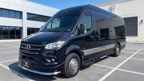 10 passenger sprinter van everett