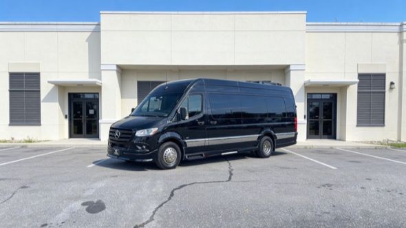 15 passenger sprinter van everett