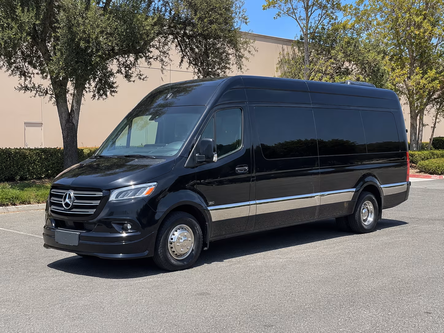 everett 20 passenger sprinter van